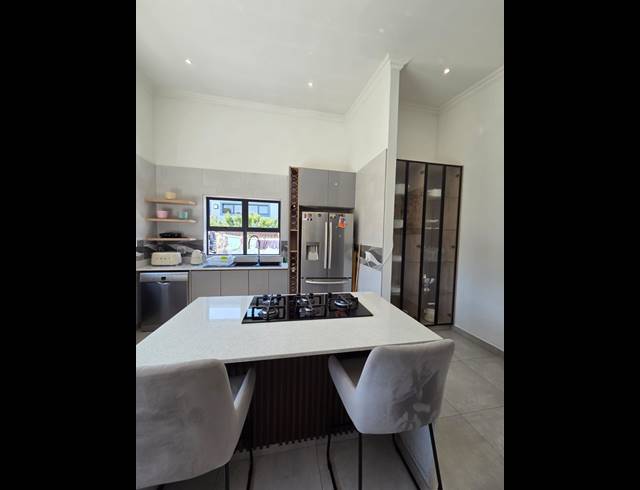 4 BEDROOM HOUSE FOR SALE IN PALM LAKES ESTATE